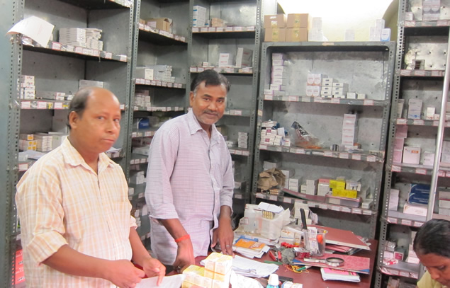 Freiwillige In der Apotheke