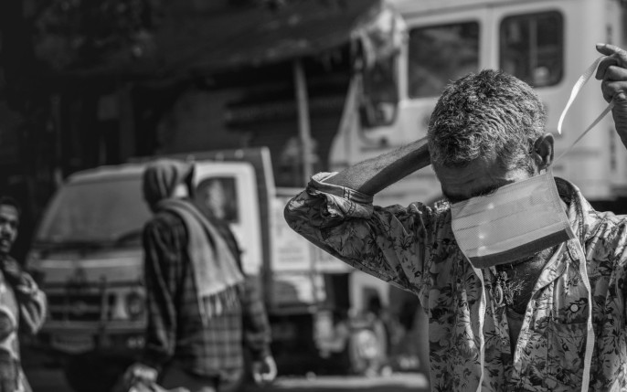 Foto: Alan Joan Costa Mann mit Schutzmaske, Foto: Alan Joan Coasta